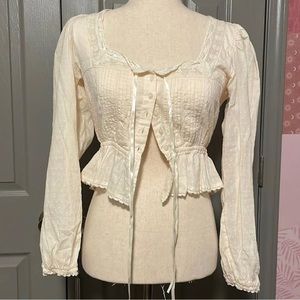 American Eagle cream colored long sleeve cropped tie up blouse. Great condition!